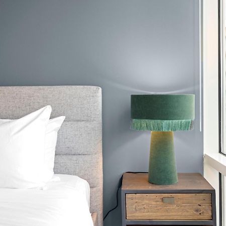 Placemakr Premier Sobro Nashville Eksteriør billede A table lamp