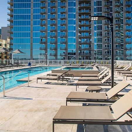 Placemakr Premier Sobro Nashville Eksteriør billede The pool at the Ritz-Carlton, Downtown, Los Angeles