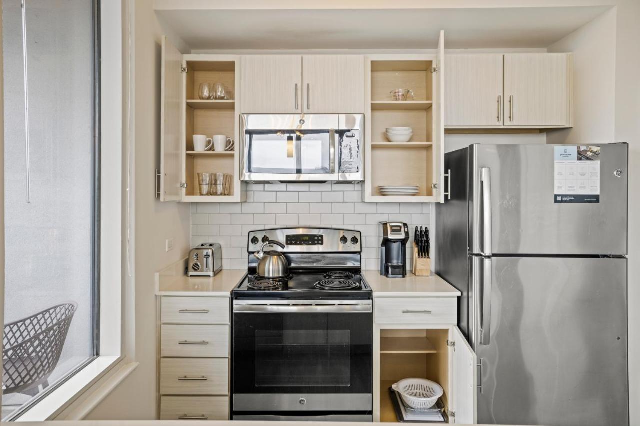Placemakr Premier Sobro Nashville Eksteriør billede A typical kitchen in a typical apartment
