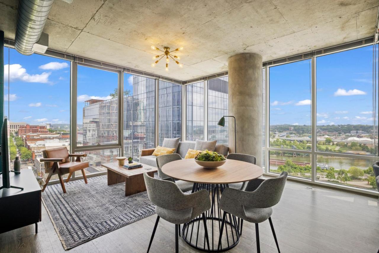 Placemakr Premier Sobro Nashville Eksteriør billede A staged living room at the 1001 Cooper