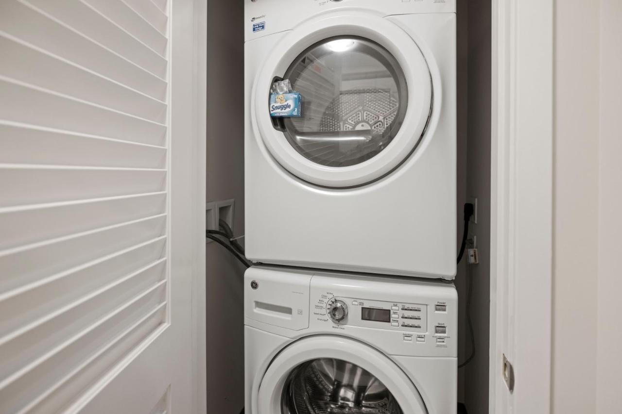 Placemakr Premier Sobro Nashville Eksteriør billede A stackable washer and dryer