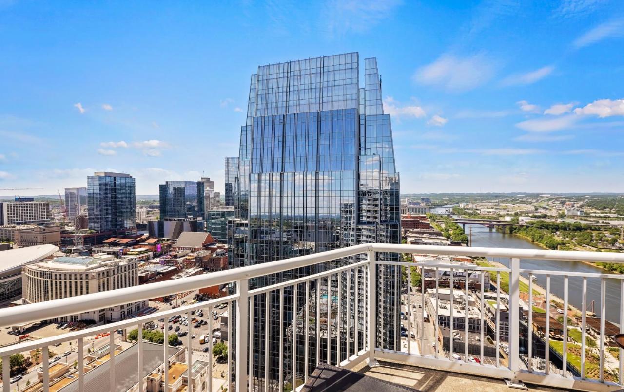 Placemakr Premier Sobro Nashville Eksteriør billede The modern residential complex, One Riverfront Plaza, in 2015