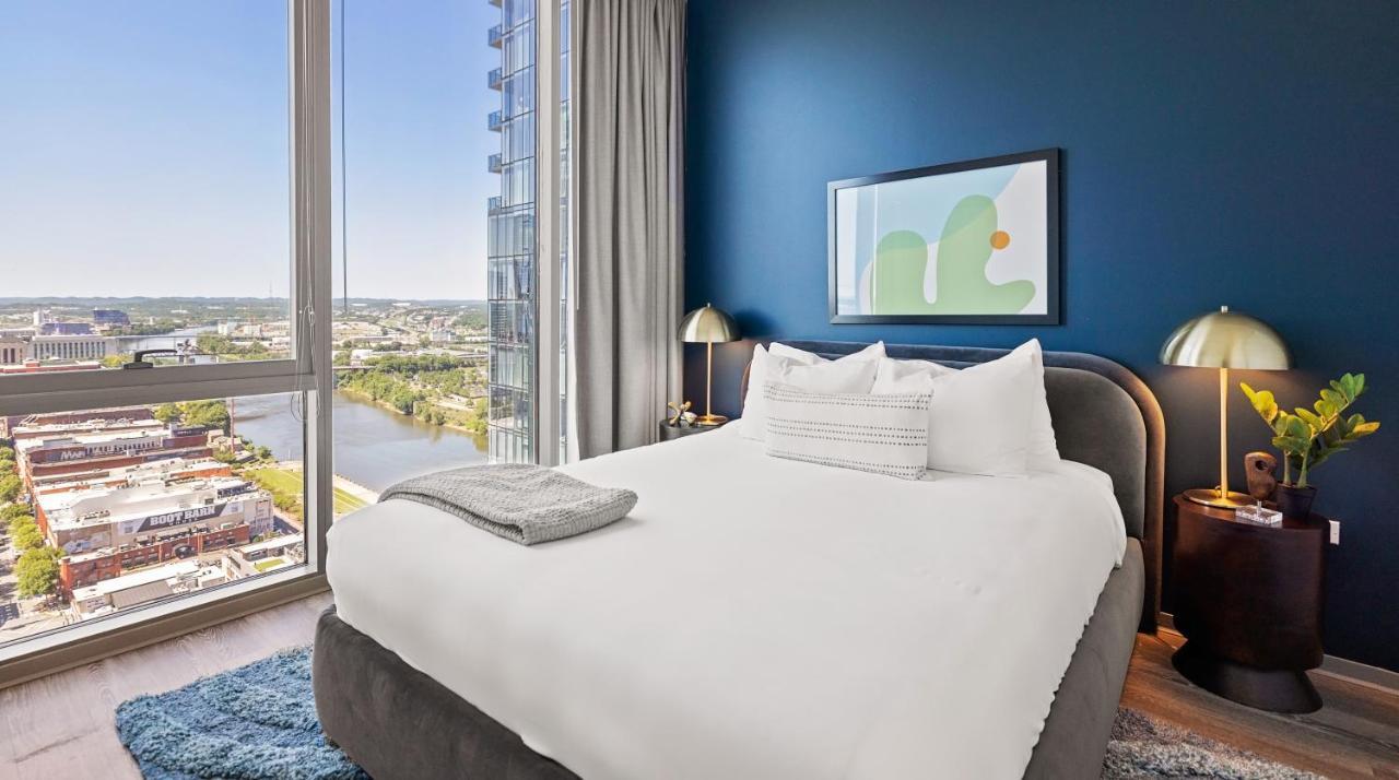 Placemakr Premier Sobro Nashville Eksteriør billede A bedroom at the River Hotel