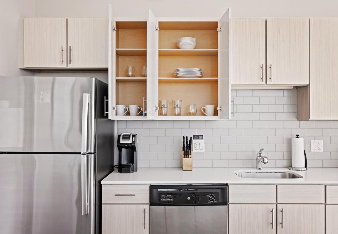 Placemakr Premier Sobro Nashville Eksteriør billede A typical kitchen in a typical apartment