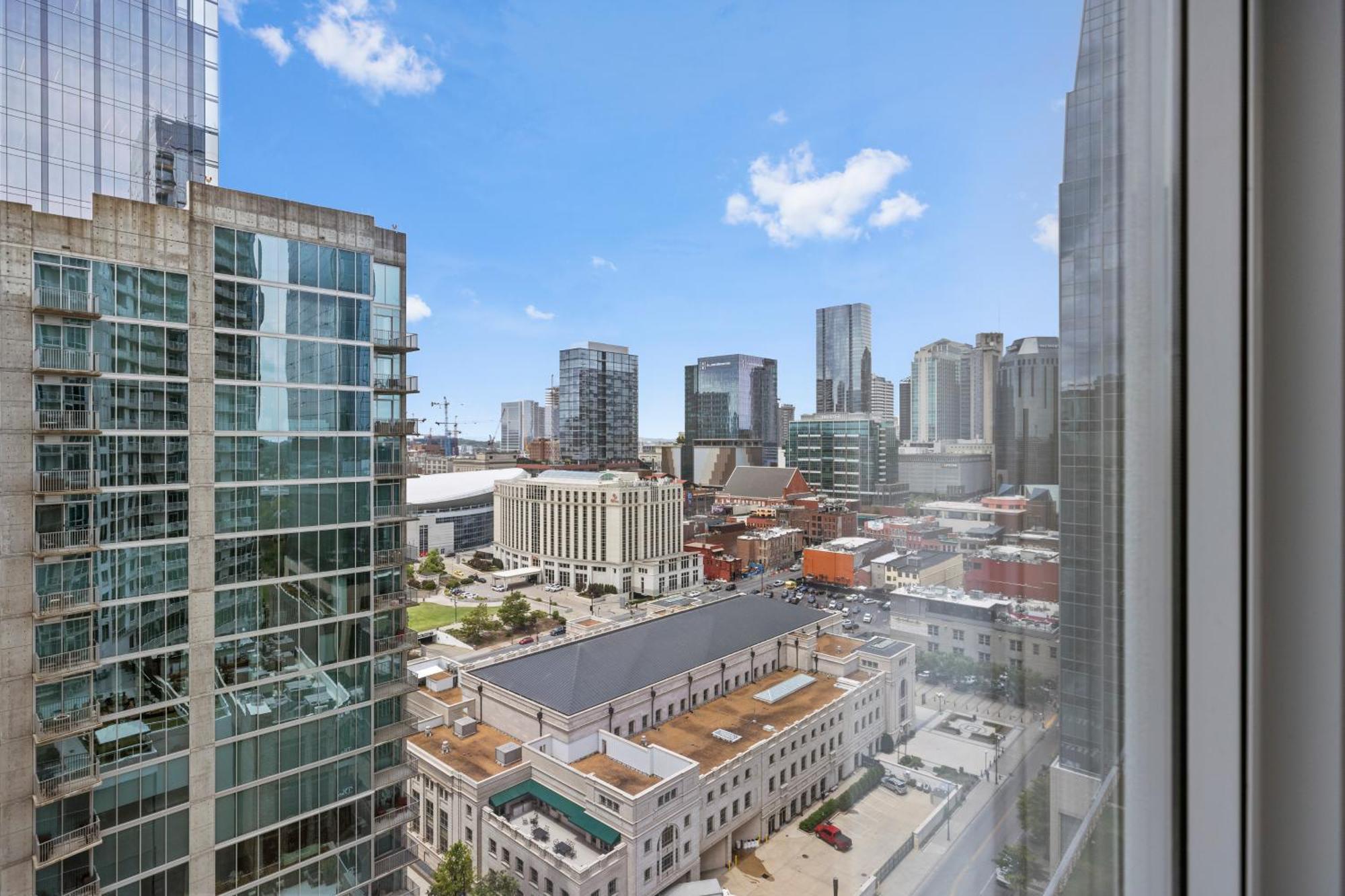 Placemakr Premier Sobro Nashville Eksteriør billede View from a window of the building